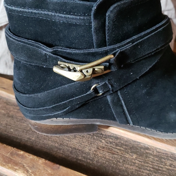 Fergalicious Black Suede Bootie 💥 - Picture 4 of 9